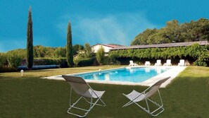 حمّام سباحة خارجي، حمّام سباحة مُدفَّأ