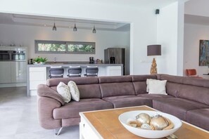 TV, lettore DVD, impianto stereo