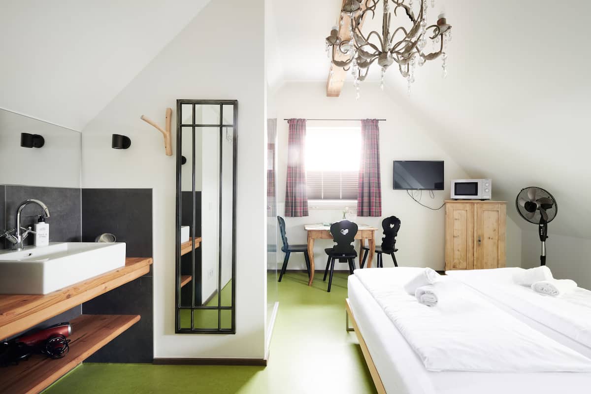 Estudio de diseñador | 1 habitación, decoración personalizada y muebles diferentes