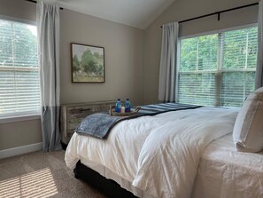 Desk, iron/ironing board, WiFi, bed sheets