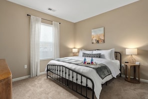 2 habitaciones, escritorio, tabla de planchar con plancha y wifi gratis 