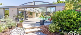 Villa ALL COMFORT, PRIVATE SWIMMING POOL, jacuzzi, not overlooked, 4000 hectares