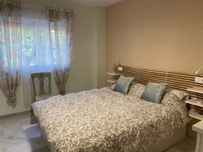 1 slaapkamer, een kluis op de kamer, een strijkplank/strijkijzer