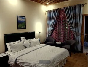 ستائر تعتيم ومكواة/لوح كي وواي فاي مجانًا وملاءات أسرّة