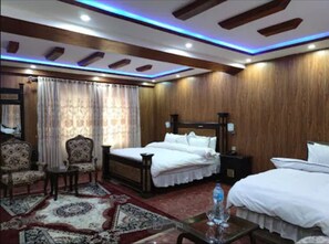 Chambre Quadruple Deluxe | Rideaux occultants, fer et planche à repasser, Wi-Fi gratuit