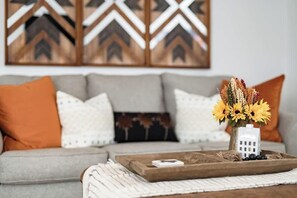 Interior - Newly Furnished Model Home.Gameroom. Close to TCU! (Fort Worth)