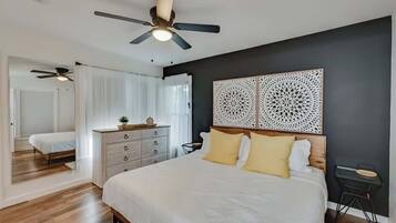 3 slaapkamers, een strijkplank/strijkijzer, reisbedje, wifi