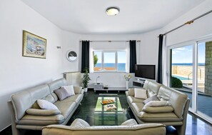 TV - Awesome home in Primosten (Primosten)