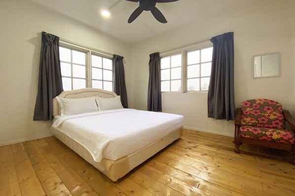 Free WiFi, bed sheets - OYO Home 90329 Bridge House Homestay (Ranau)