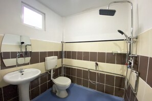 Family Room, Private Bathroom | Bathroom