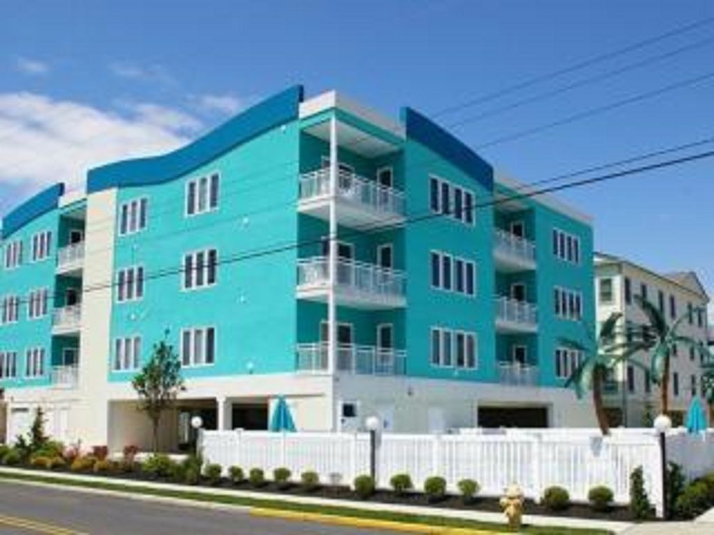 4 bedroom, 2 bath condo that sleeps 10 at  the beautiful Hawaii Kai condominiums in  desirable Wildwood Crest!