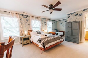 3 bedrooms, desk, iron/ironing board, travel crib