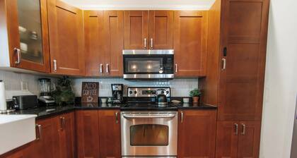Cozy Cottage - Walk to Campus, Stadium, Downtown