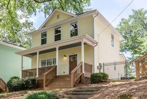 Exterior - Cozy Cottage - Walk to Campus, Stadium, Downtown (Athens)