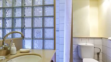 Dusche, Haartrockner, HandtĂŒcher, Seife