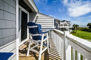 Outdoor dining - Gulf Stream Villa 112 South of the Pier where the beaches are less crowded. (Garden City Beach)