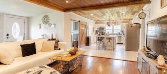 Winter Railway Station Stay- Sleeps 9 FIFA World Cup 30 mi away