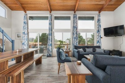 OCEAN VIEW, ADA, Pets Ok, Walk to beach, Fenced Yard (AfterDune)