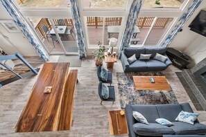 Smart TV, fireplace, video games, foosball - OCEAN VIEW, ADA, Pets Ok, Walk to beach, Fenced Yard (AfterDune) (Long Beach)