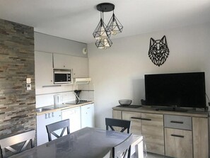 Fridge, microwave, dishwasher, coffee/tea maker - Chalet, 350m from ski slopes, fitness, terrace, balcony, parking, tv, ski locker, 43m² (Agnières-en-Dévoluy)