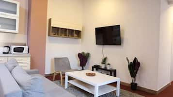 Departamento familiar | Sala de estar | Televisión de pantalla plana de 55 pulgadas con canales por cable