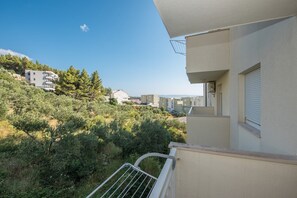 Property grounds - Apartment View **** Apartment in Makarska, parking (Makarska)