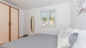 1 chambre, fer et planche à repasser, Wi-Fi, literie fournie