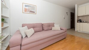 Unclassified image, 4 of 14, button - Apartment View **** Apartment in Makarska, parking (Makarska)