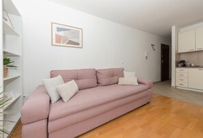 TV - Apartment View **** Apartment in Makarska, parking (Makarska)