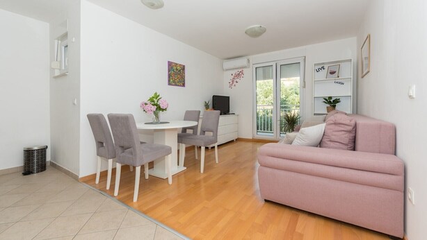 Unclassified image, 1 of 14, button - Apartment View **** Apartment in Makarska, parking (Makarska)