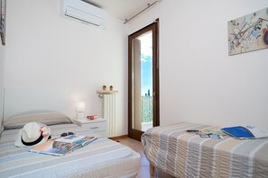 2 室のベッドルーム、アイロン / アイロン台、WiFi (無料)、ベッドシーツ