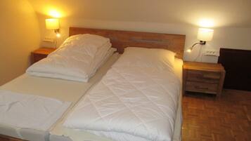 2 Schlafzimmer, Reisekinderbett, kostenloses WLAN, Bettwäsche