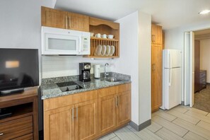 Fridge, microwave, stovetop, coffee/tea maker