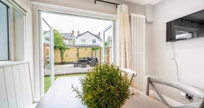 Pass the Keys | Exceptional Villa on Charming Tree-Lined Avenue