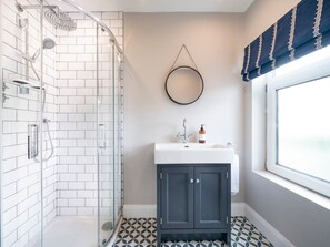 Shower, hair dryer, towels, shampoo