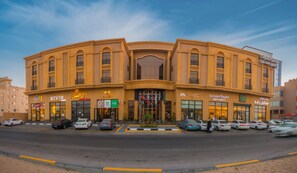 Egyptian cotton sheets, premium bedding, down duvets, pillow-top beds - THE ADDRESS PALACE HOTEL & APARTMENT (Dammam)