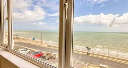 Granville Marina - Stunning sea views and easy parking