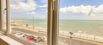 Granville Marina - Stunning sea views and easy parking