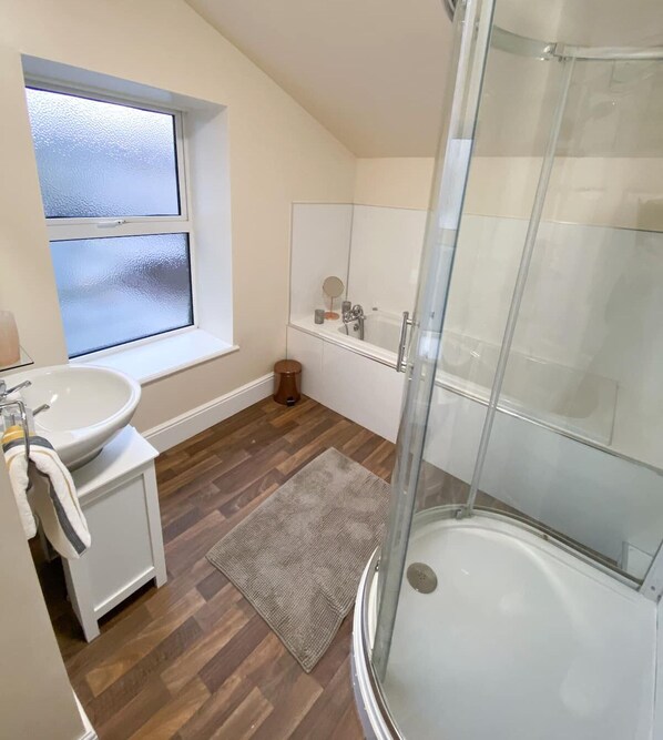 Apartment, Private Bathroom (Market Mews ) | Bathroom - Market Mews (Buxton)