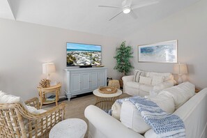 TV - Beach Buddy - Gulfview Heights on 30A, Heated Private Pool, Walk to Beach + Eat! (Santa Rosa Beach)