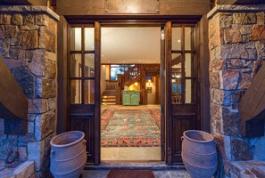 House, 5 Bedrooms | Exterior