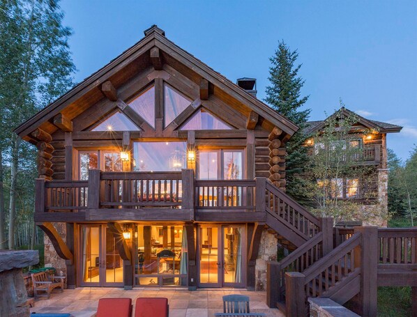 House, 5 Bedrooms | Exterior