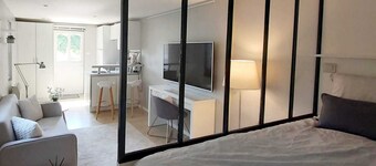 Very charming studio in LYON on a "Cosy & Romantic" courtyard