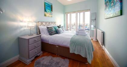 Royal Harbour Retreat -central, sea view, balcony