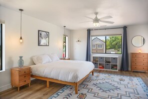 3 Schlafzimmer, Schreibtisch, Verdunkelungsvorhänge