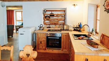 KĂŒhlschrank, Ofen, Herdplatte, GeschirrspĂŒler