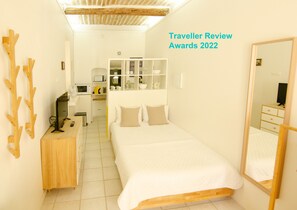 1 habitación, escritorio, tabla de planchar con plancha y wifi gratis 