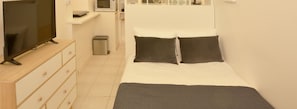 1 Schlafzimmer, Schreibtisch, BĂŒgeleisen/BĂŒgelbrett, kostenloses WLAN