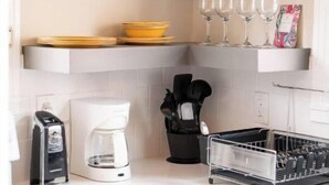 Cafetera/tetera, refrigerador, microondas, horno