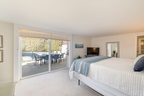 9 bedrooms, iron/ironing board, free WiFi, bed sheets - Huge Family Friendly Estate~Pool, Near Bay Beaches (Dennis)